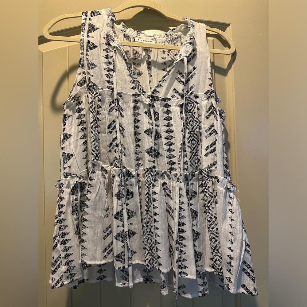 Sleeveless babydoll black and white top